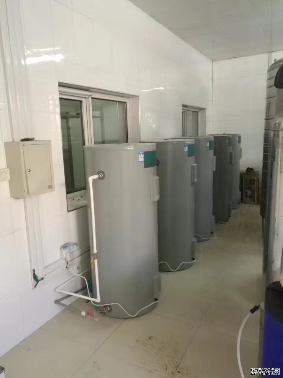 OTT欧特 容积式300升3KW电热水器